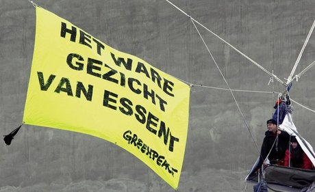 2019-11-22-edsp-eco-pro-biomass-lobbyfacts-research-part-3-scientists-greenpeace-protest-against-the-essent-rwe-power-station
